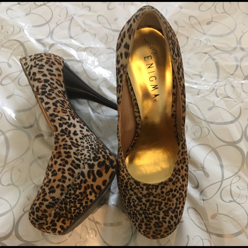 Leopard Print Platform Pump 8.5 - image 1